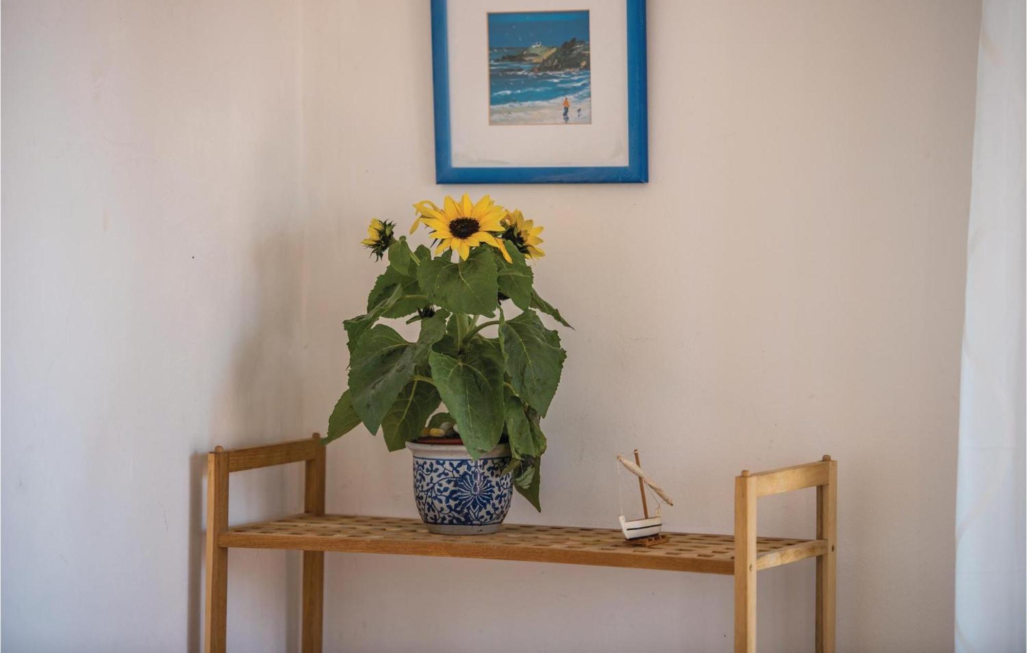 Awesome Apartment In Njivice With Kitchen ภายนอก รูปภาพ