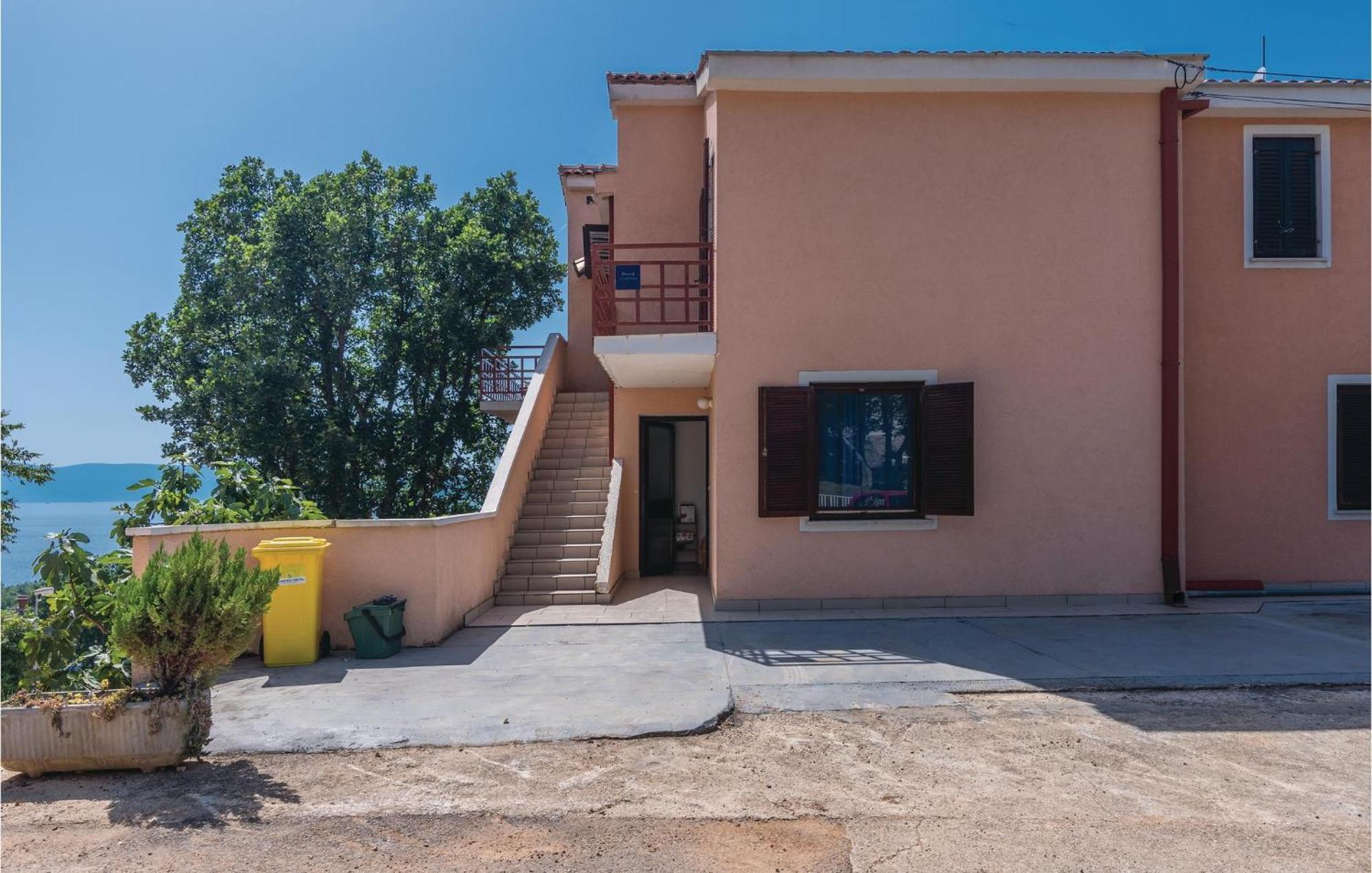 Awesome Apartment In Njivice With Kitchen ภายนอก รูปภาพ
